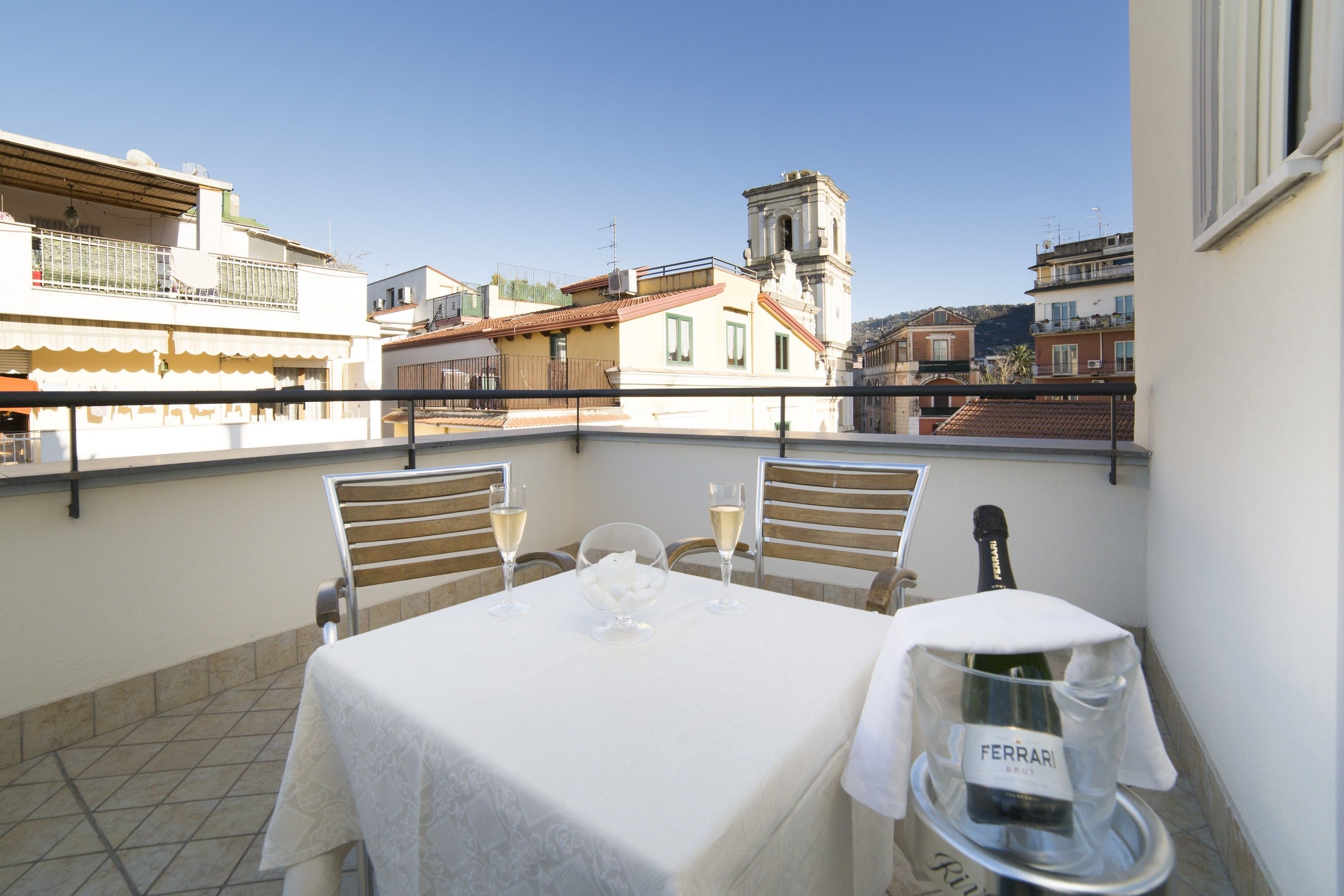 Doppia Classic, terrazzo | Minibar, una cassaforte in camera, una scrivania, insonorizzazione