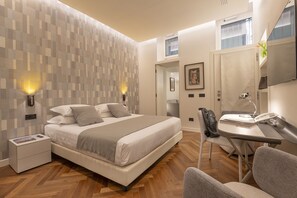 Deluxe Apartment | Egyptian cotton sheets, premium bedding, down comforters, minibar - Hotel Pierre Milano (Milan)