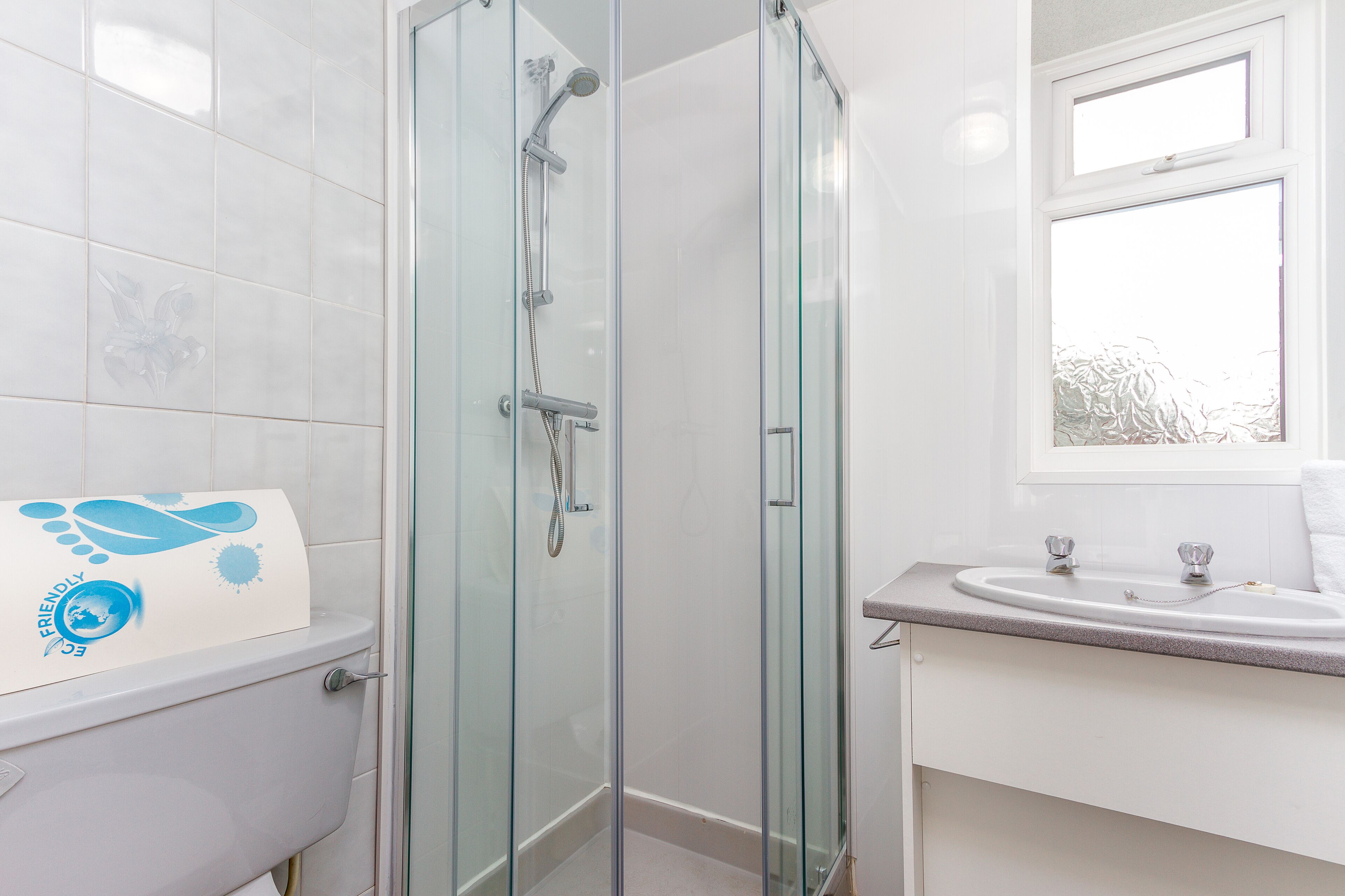Shower, free toiletries, towels