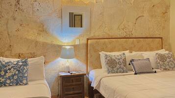 Junior Suite (Fernando) | 1 bedroom, hypo-allergenic bedding, in-room safe, individually decorated