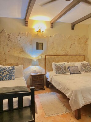 Junior Suite (Fernando) | Hypo-allergenic bedding, in-room safe, individually decorated, desk - Hotel Doña Elvira (Santo Domingo)