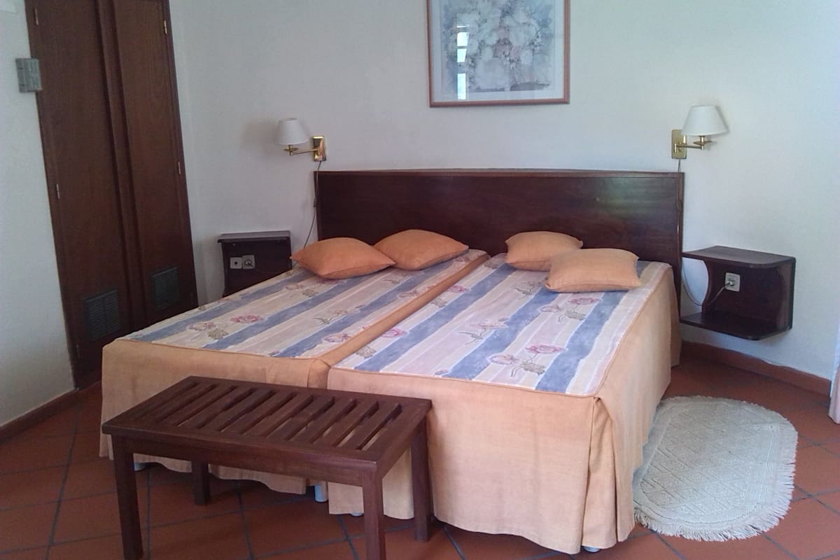 Premium bedding, in-room safe, desk, cribs (surcharge)