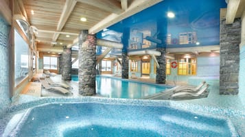 Indoor spa tub