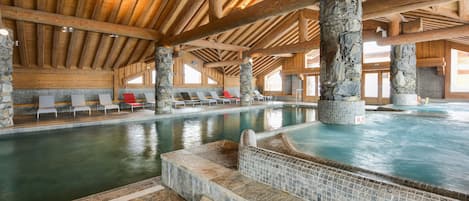 Una piscina techada