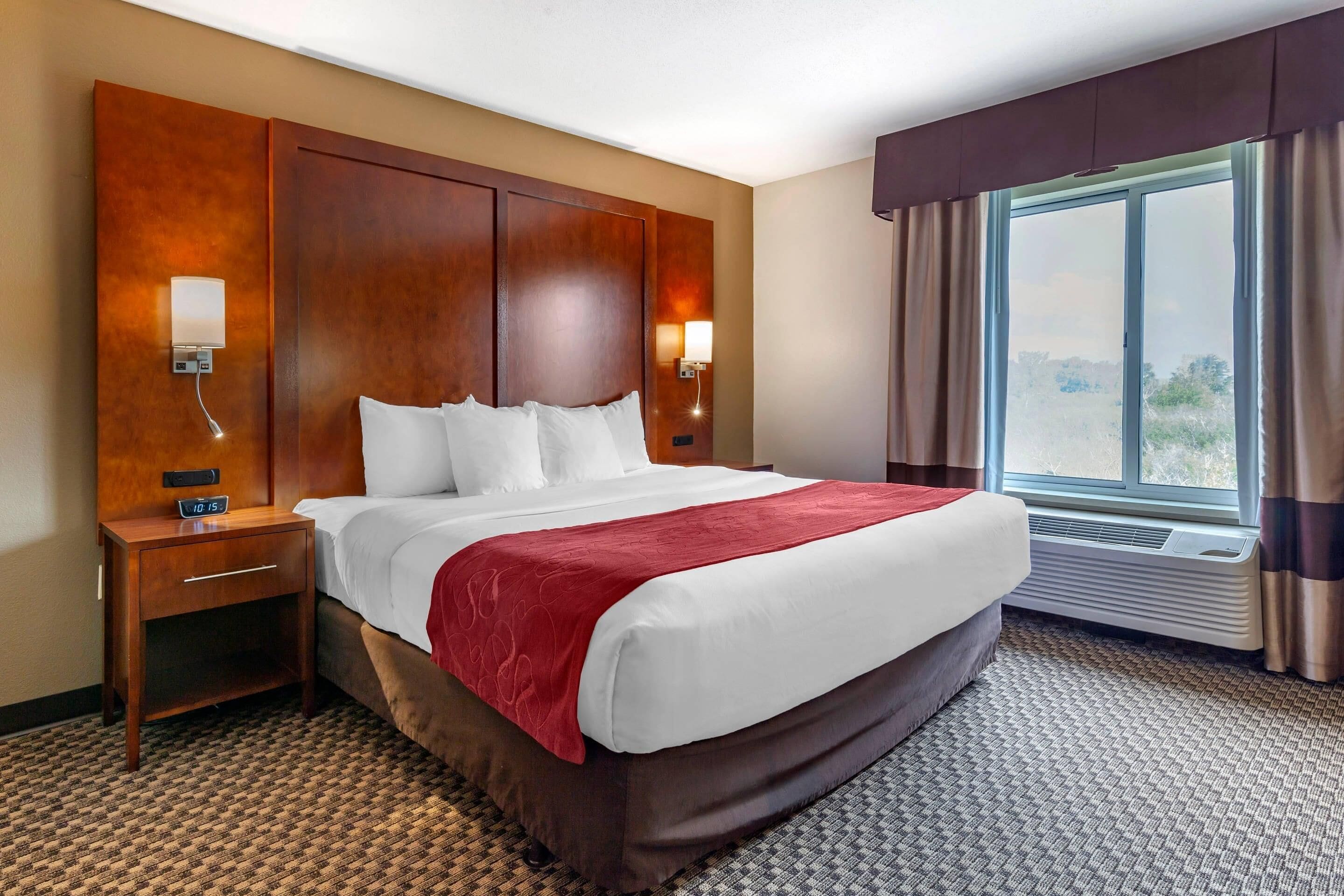 Suite, 1 King Bed with Sofa bed, Accessible, Non Smoking | In-room safe, desk, blackout drapes, soundproofing