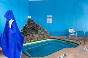 Indoor pool, sun loungers
