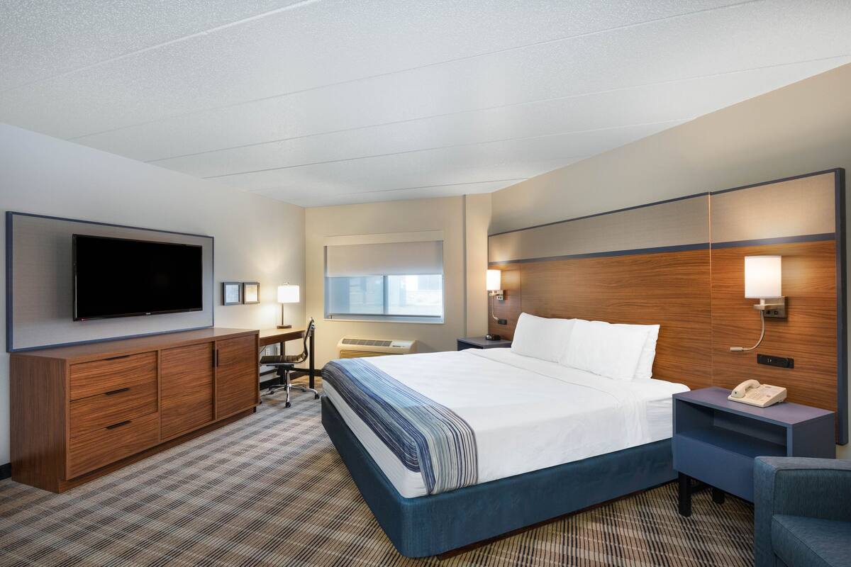 superior room, 1 king bed, non smoking | desk, iron/ironing board, cots/infant beds, rollaway beds