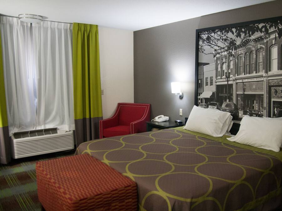 Studio suite, 1 kingsize bed, niet-roken | 1 slaapkamer, een kluis op de kamer, een bureau