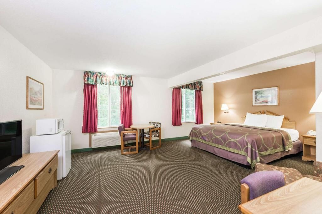 1 bedroom, in-room safe, desk, iron/ironing board