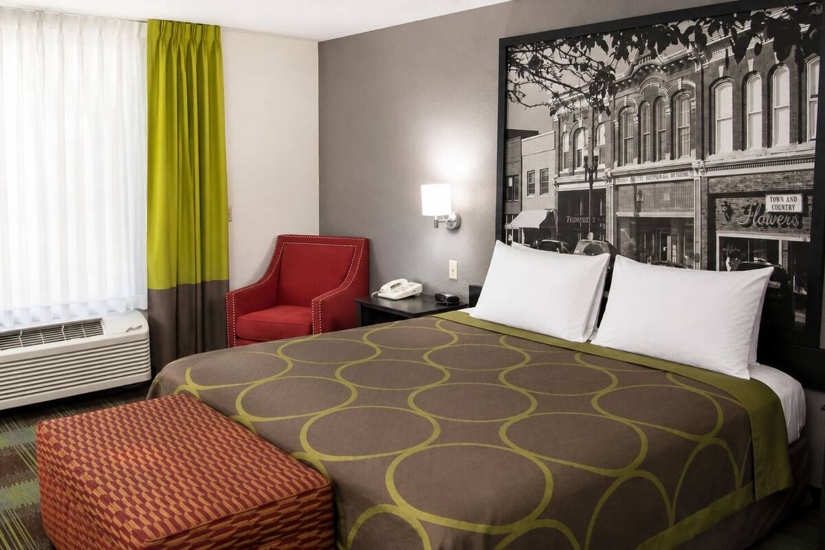 1 bedroom, in-room safe, desk, iron/ironing board
