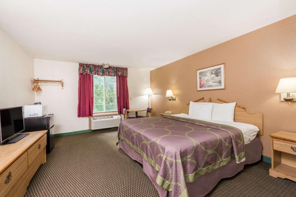 1 bedroom, in-room safe, desk, iron/ironing board