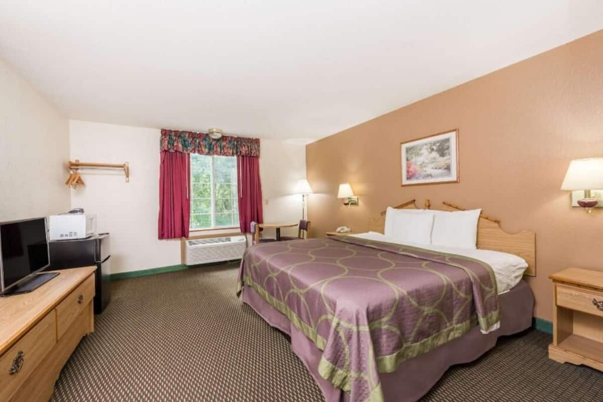 1 bedroom, in-room safe, desk, iron/ironing board