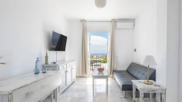 Quadruple Room | 1 bedroom, desk, bed sheets