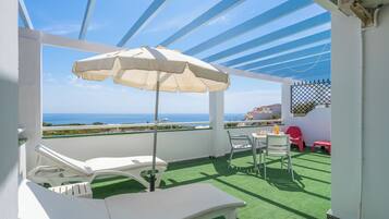 1 bedroom, desk, bed sheets