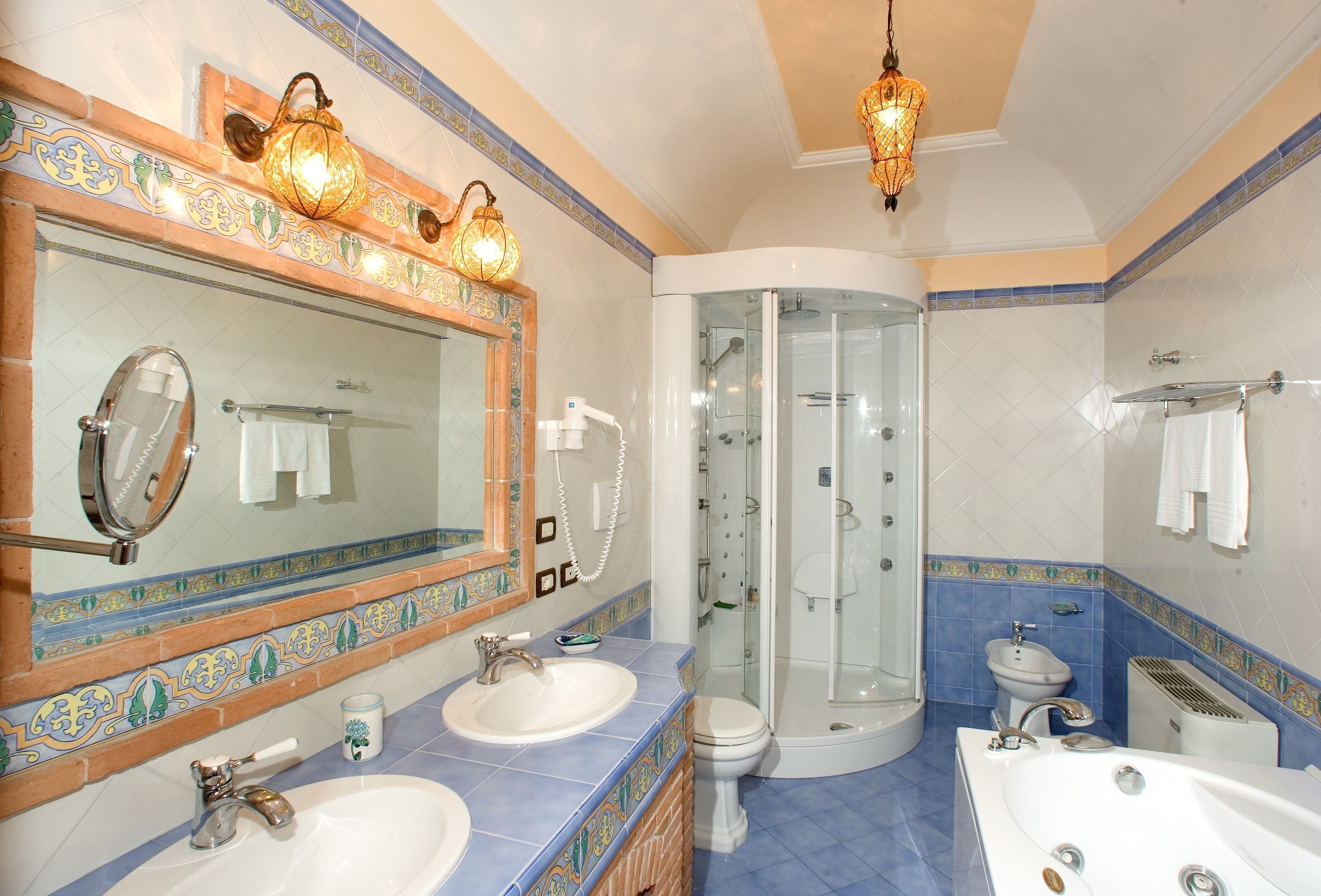junior suite, sea view | bathroom | free toiletries, hair dryer, bidet, towels