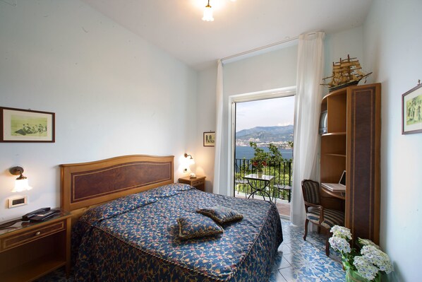 Superior-Doppelzimmer, Meerblick | 1 Schlafzimmer, Minibar, Zimmersafe, Schreibtisch