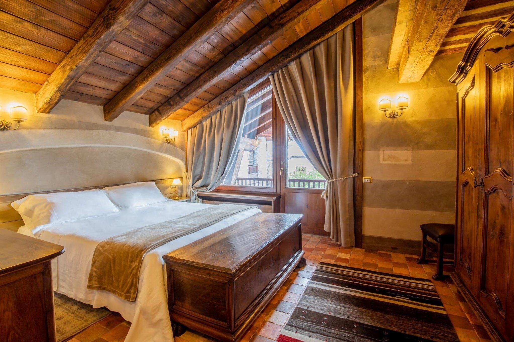 1 bedroom, premium bedding, minibar, in-room safe