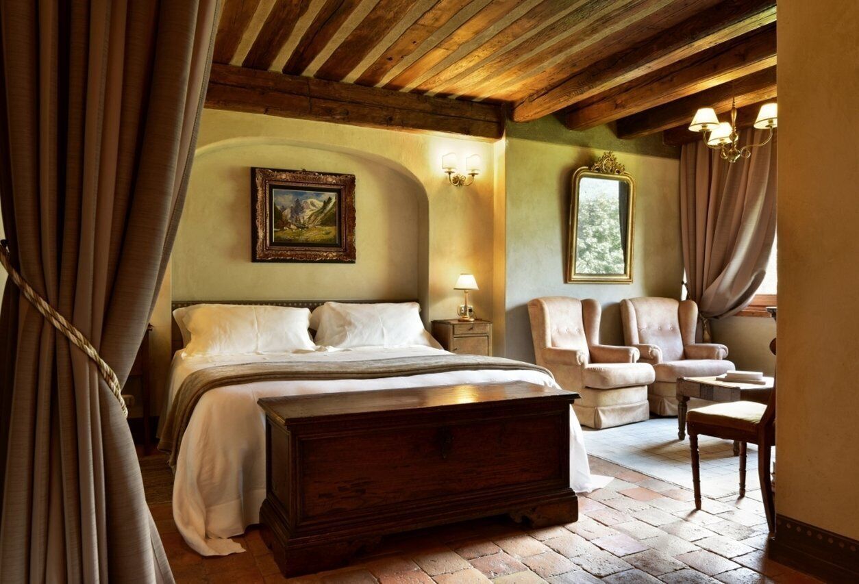 Premium-sengetøj, dundyner, minibar, pengeskab på værelset