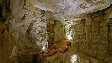 Salas de tratamientos para parejas, sauna, bañera de hidromasaje