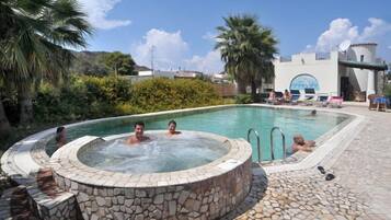 Bañera de hidromasaje exterior