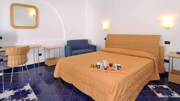 Caja de seguridad en la habitación y escritorio