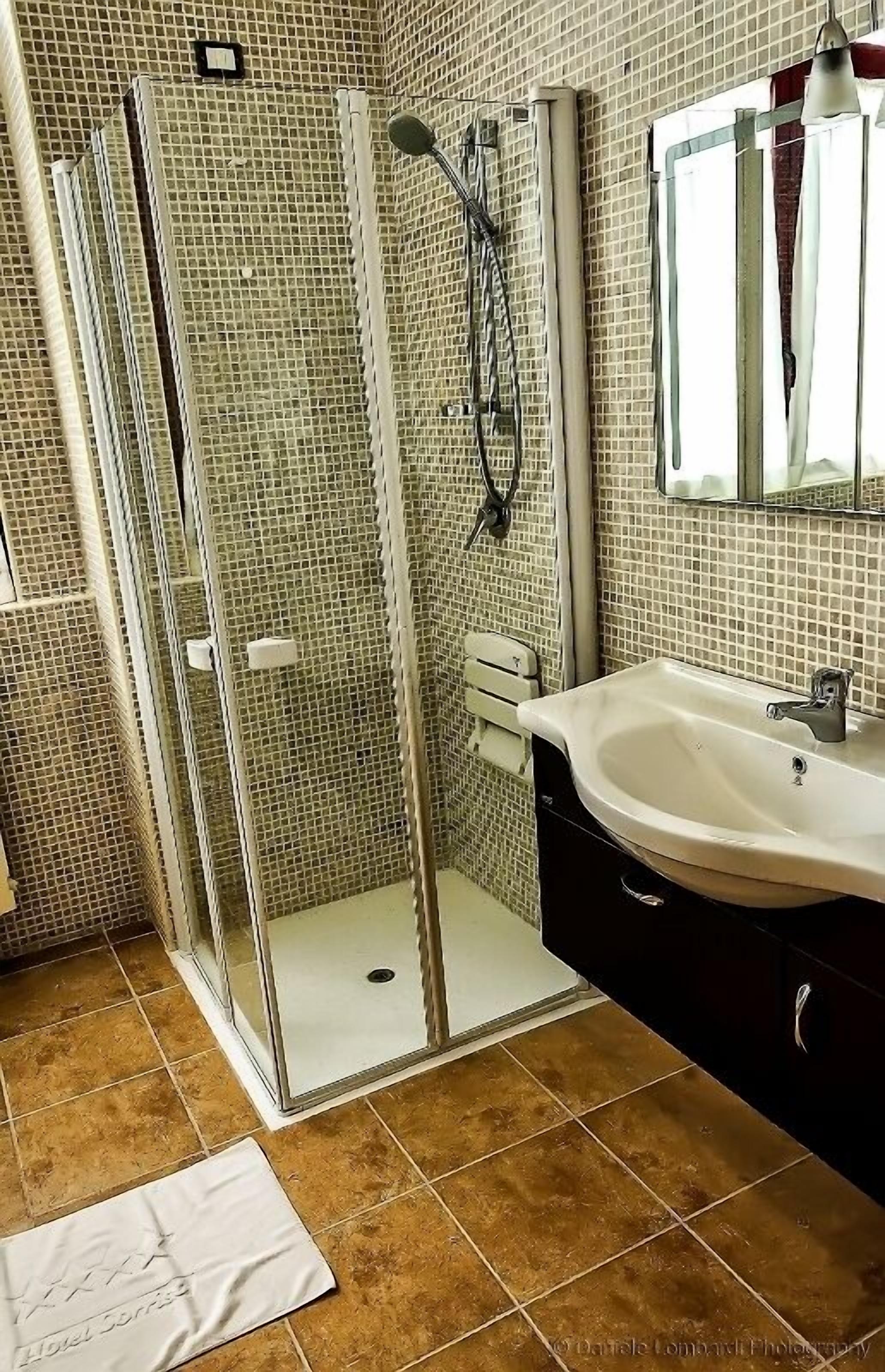 shower, free toiletries, hair dryer, bidet