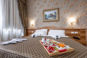 Frette Italian sheets, Select Comfort beds, minibar, in-room safe