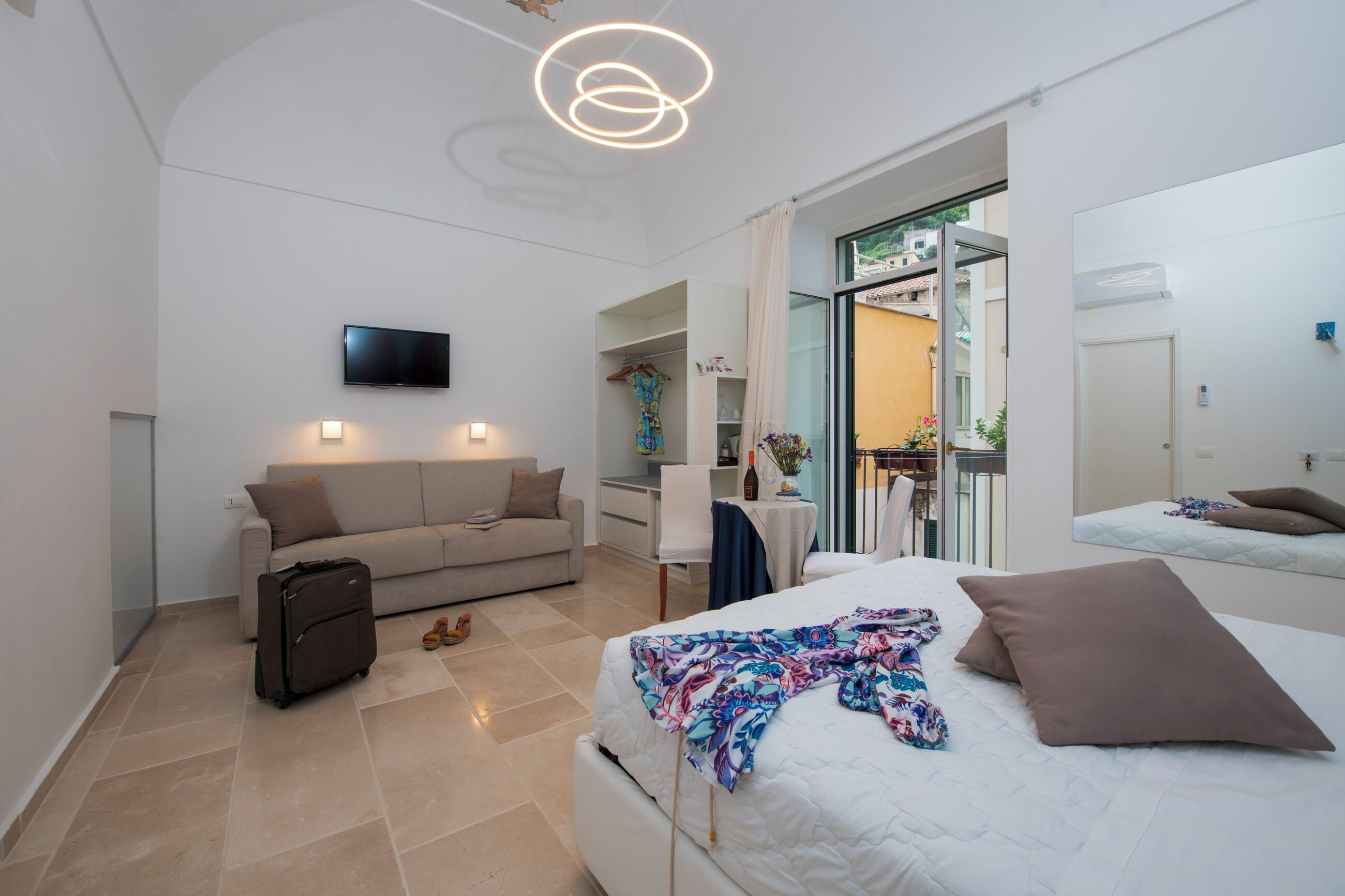 junior studio suite, 1 bedroom, balcony, city view | 1 bedroom, frette italian sheets, premium bedding, down duvets