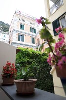 Quarto standard, 1 cama Queen, terraço, no pátio | Vista para o pátio