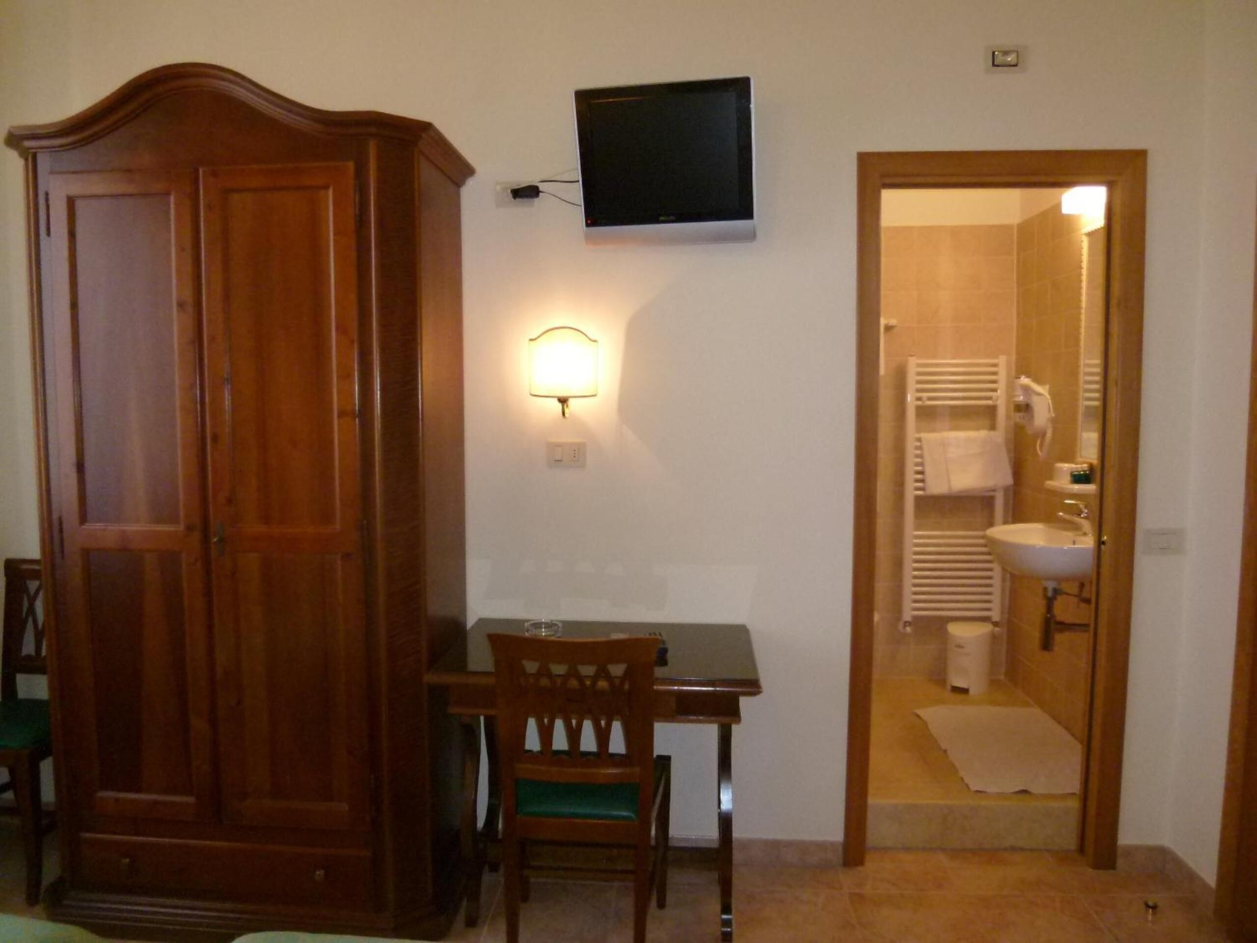 minibar, in-room safe, desk, soundproofing