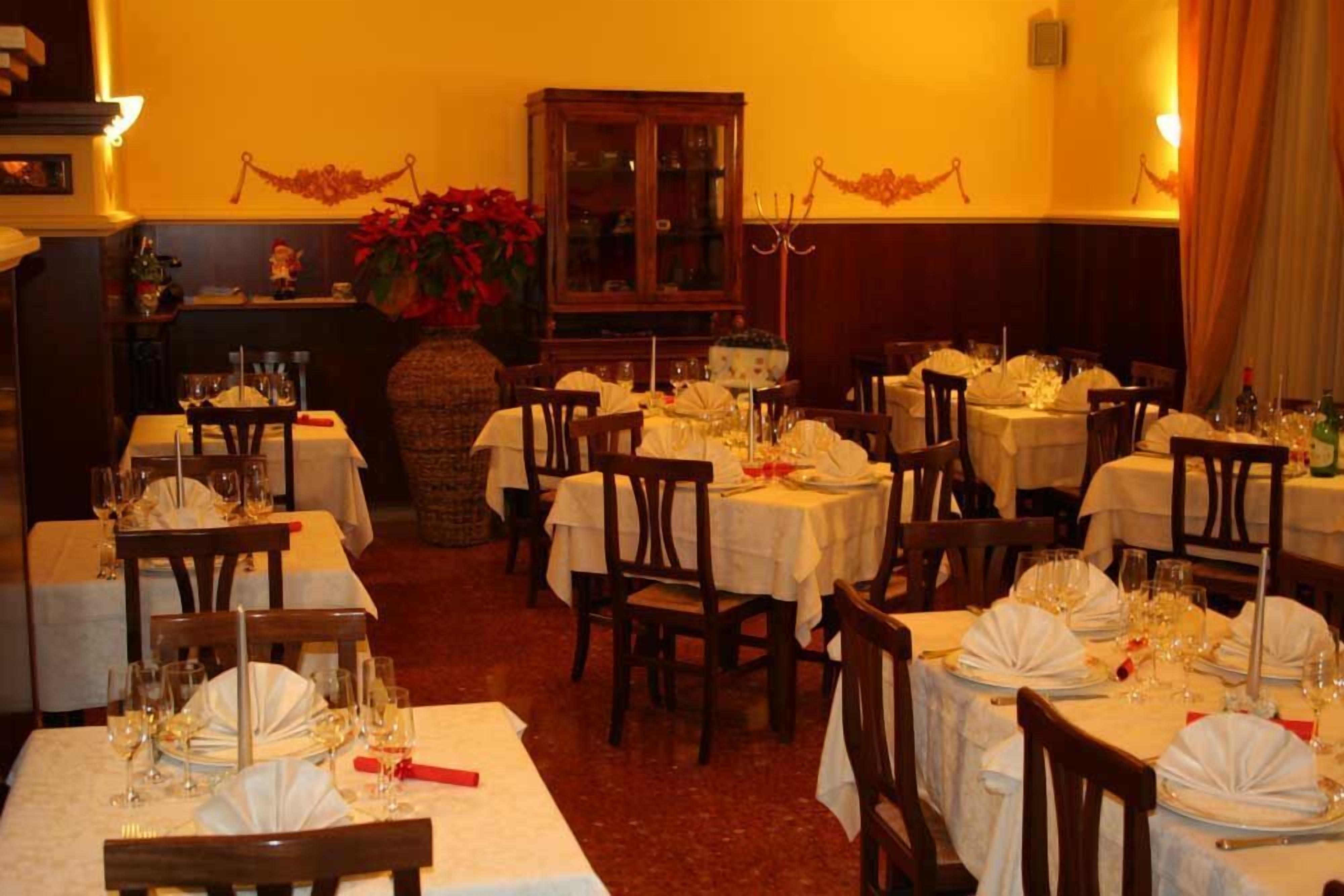 breakfast and dinner served, italian cuisine