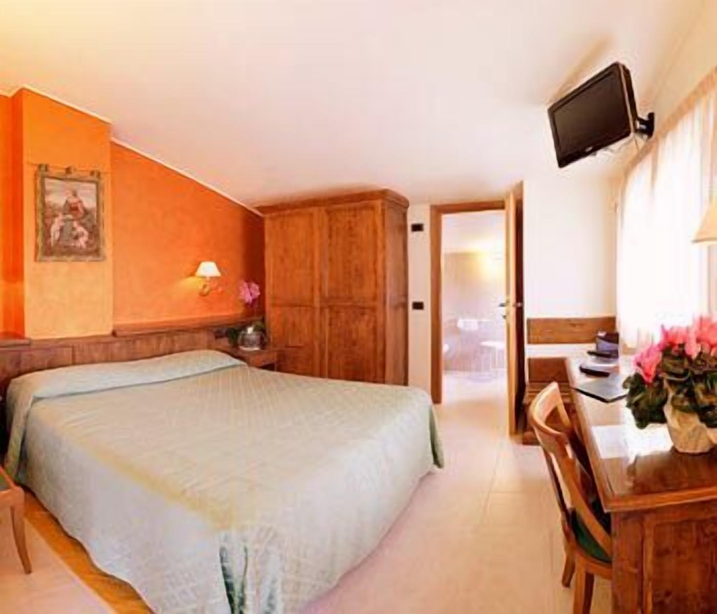 minibar, in-room safe, desk, soundproofing