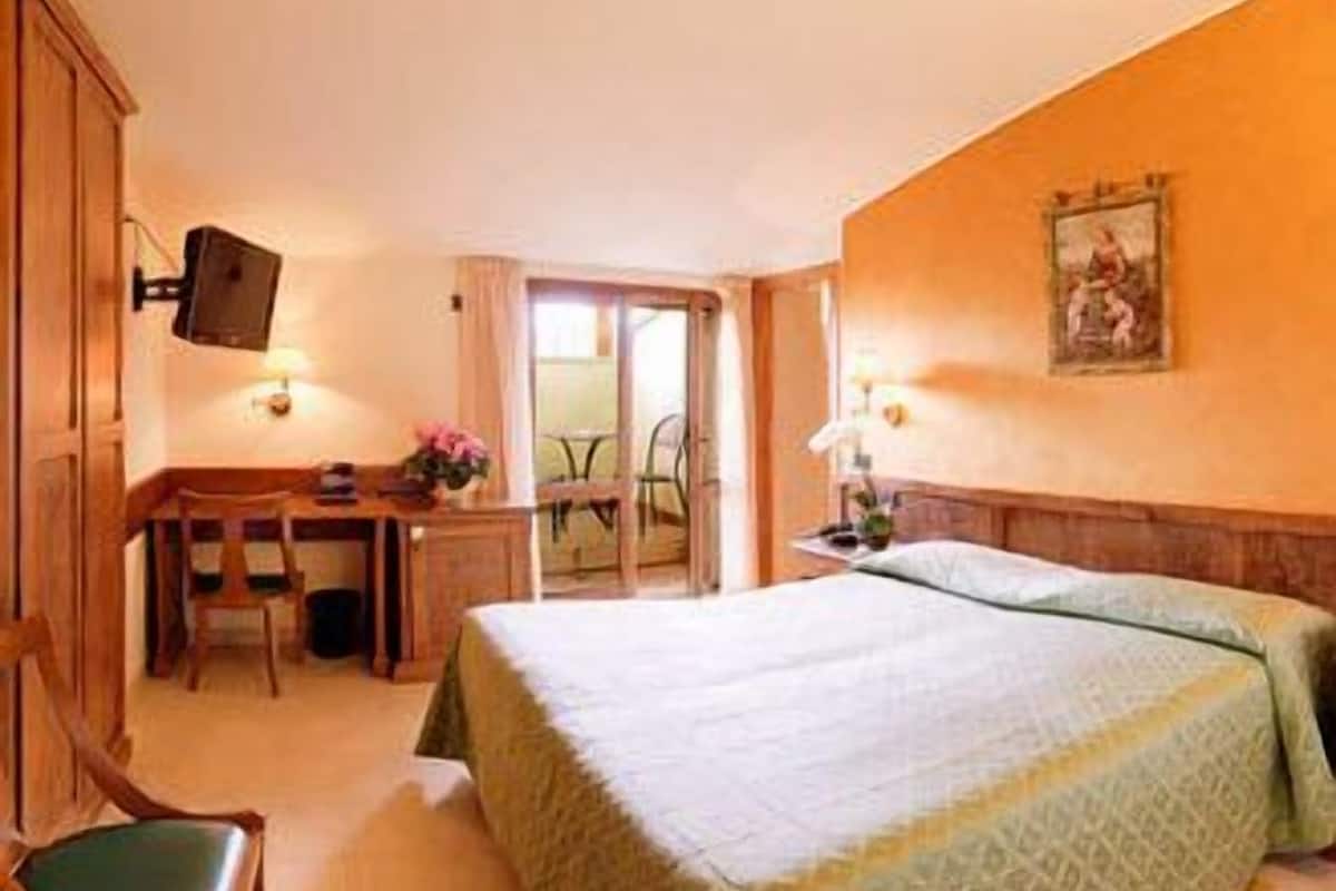 minibar, in-room safe, desk, soundproofing