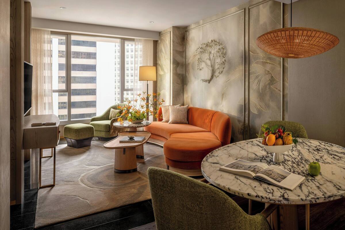 L900 Suite | Minibar, in-room safe, desk, laptop workspace