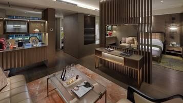 L600 Executive King Room | Living room | Smart TV, toys