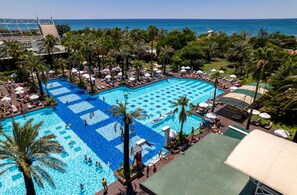 Indoor pool, 4 outdoor pools, pool umbrellas, pool loungers