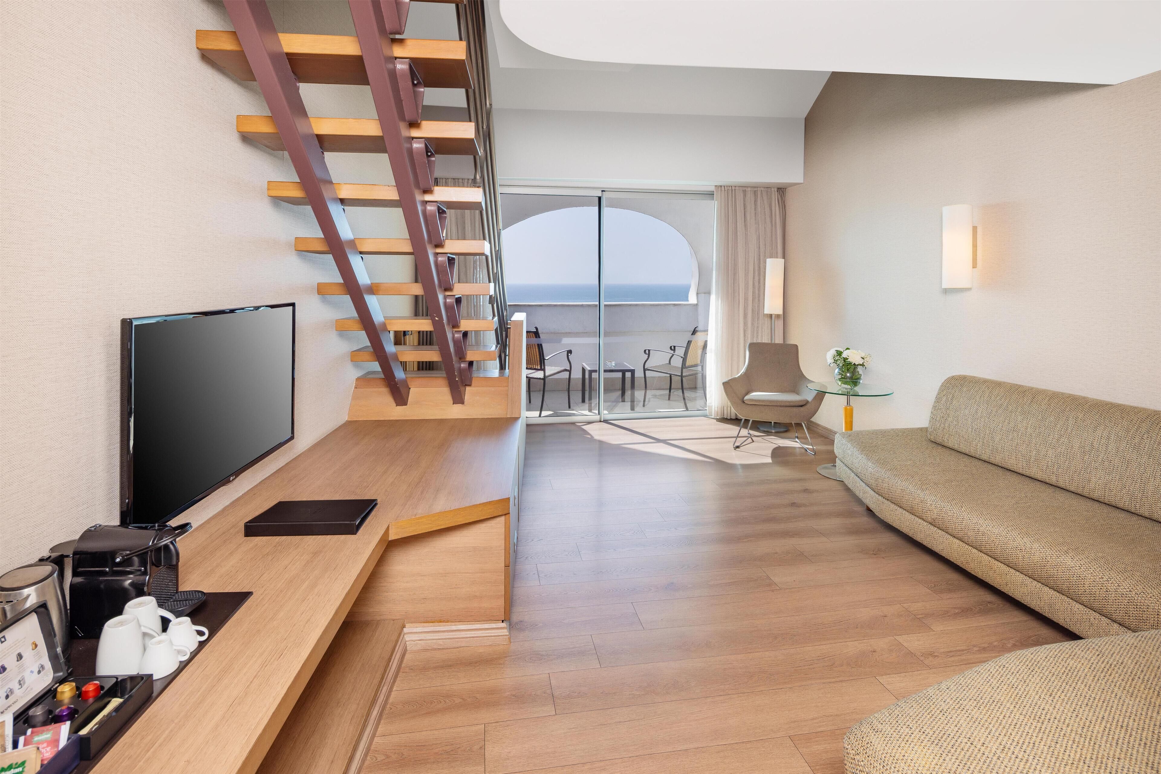 Deluxe Family Duplex Suite with Sea View and Balcony | Egyptinpuuvillaiset lakanat, ylelliset vuodevaatteet, untuvapeitot