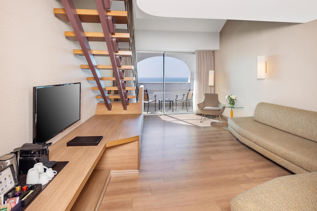 Deluxe Family Duplex Suite with Sea View and Balcony | 2 sovrum, egyptiska bomullslakan och sängtillbehör av högsta kvalitet