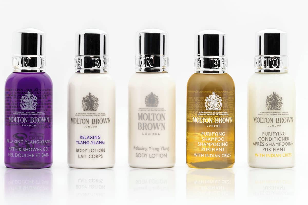 Shower, rainfall showerhead, free toiletries, hair dryer