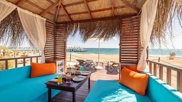 Indoor pool, 4 outdoor pools, pool umbrellas, pool loungers