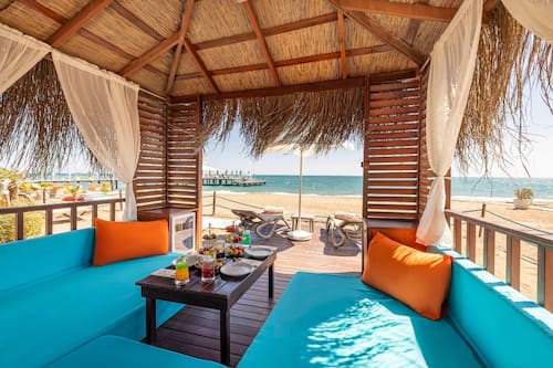 Indoor pool, 4 outdoor pools, pool umbrellas, pool loungers