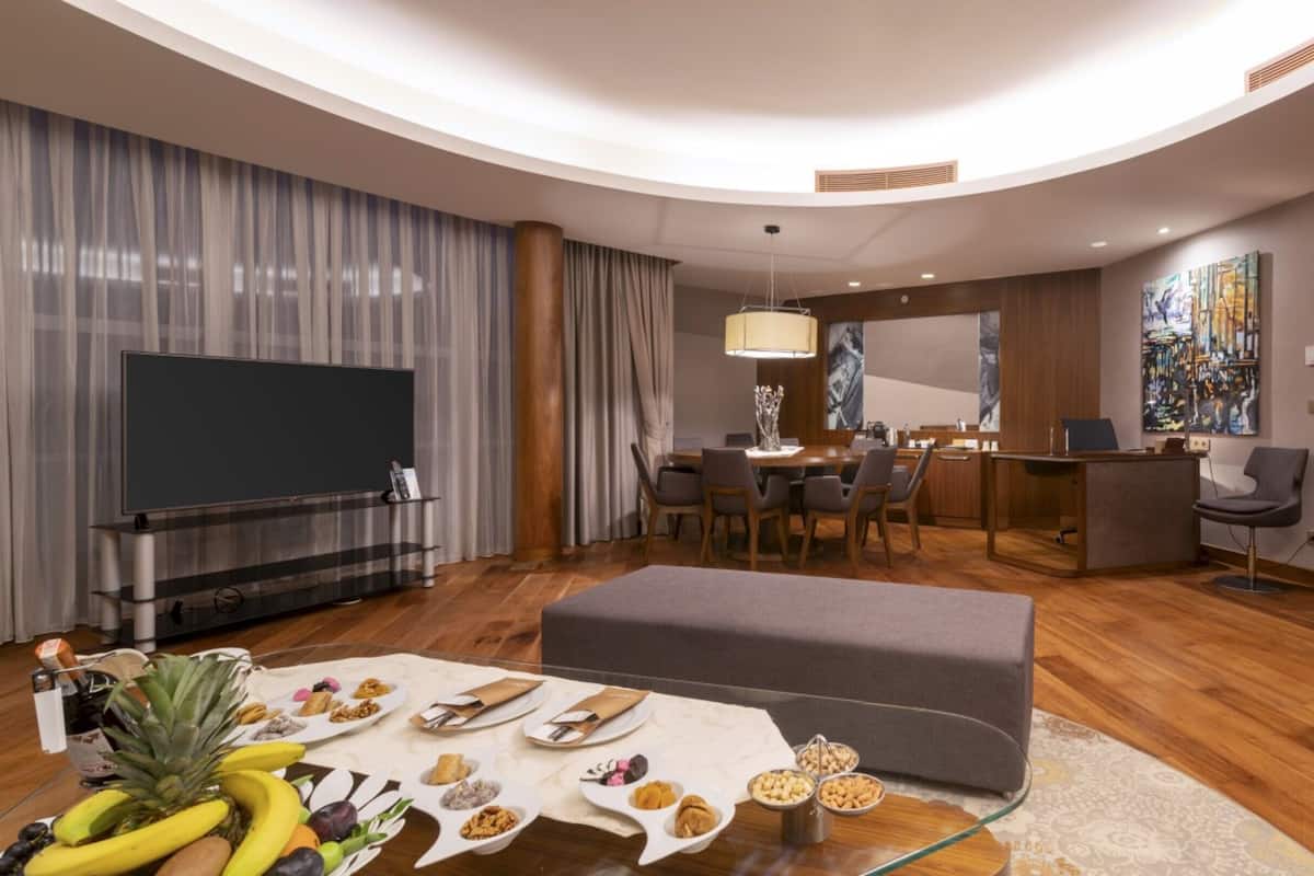 2 bedrooms, Egyptian cotton sheets, premium bedding, down duvets