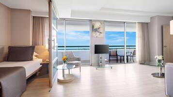 Deluxe Family Suite with Sea View and Balcony | 2 habitaciones y sábanas de algodón egipcio