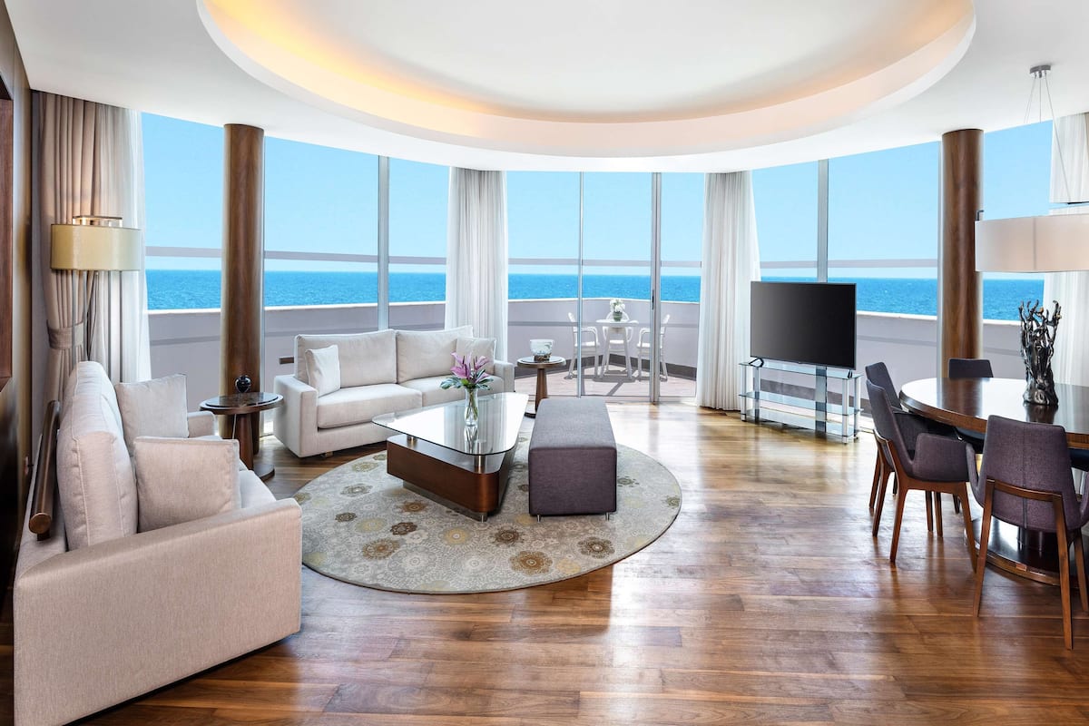Deluxe Royal Suite with Sea View and Balcony | 2 chambres, draps en coton égyptien, literie de qualité
