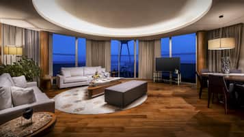 Deluxe Royal  Suite with Sea View and Balcony | Vista desde la habitación