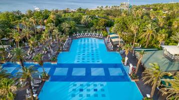 Indoor pool, 4 outdoor pools, pool umbrellas, sun loungers