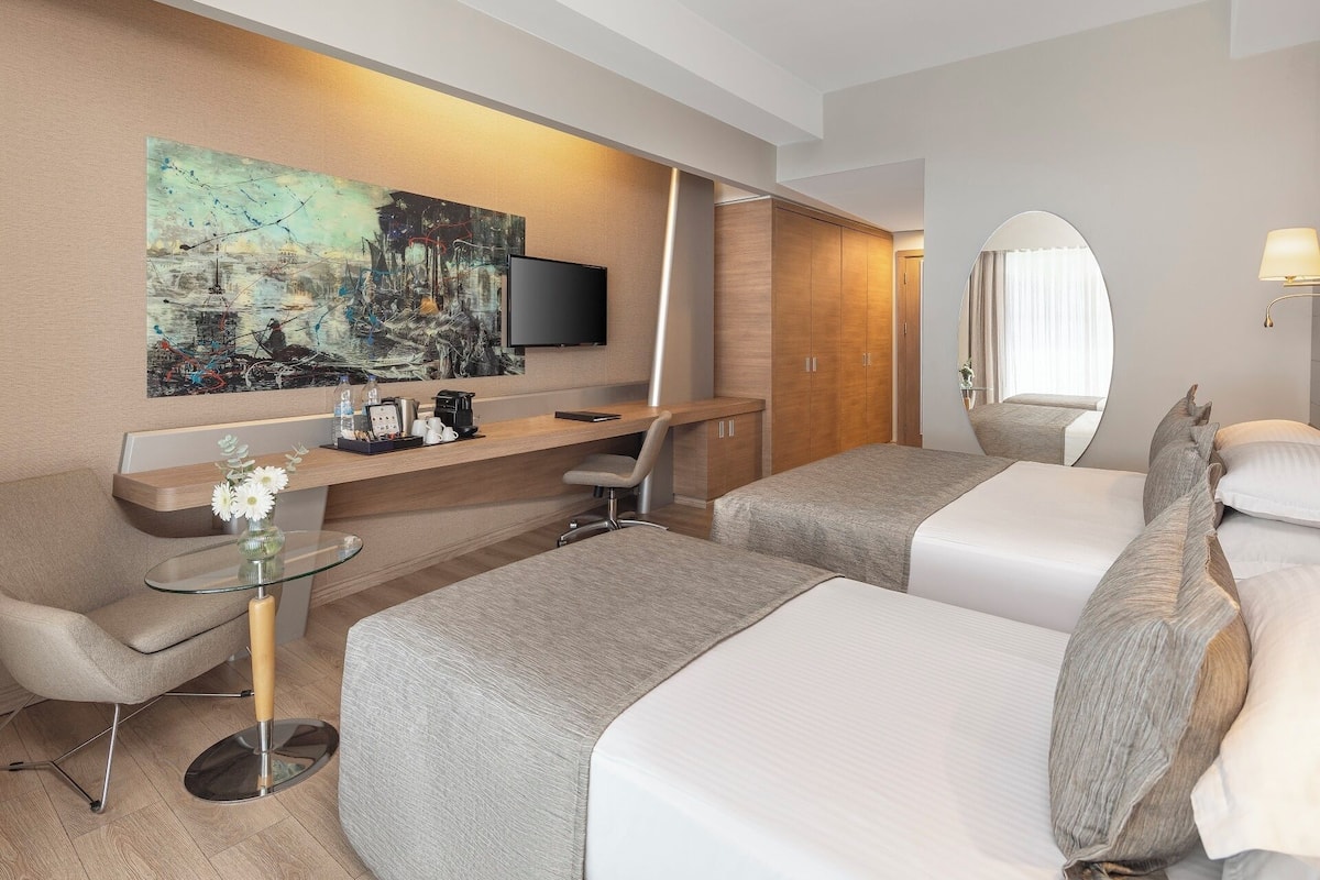 Deluxe City View Room With Balcony | 2 sovrum, egyptiska bomullslakan och sängtillbehör av högsta kvalitet