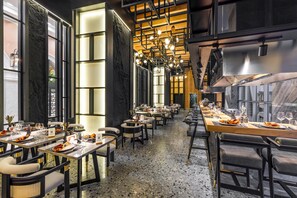 8 restaurants servant le petit déjeuner, spécialités Cuisine italienne