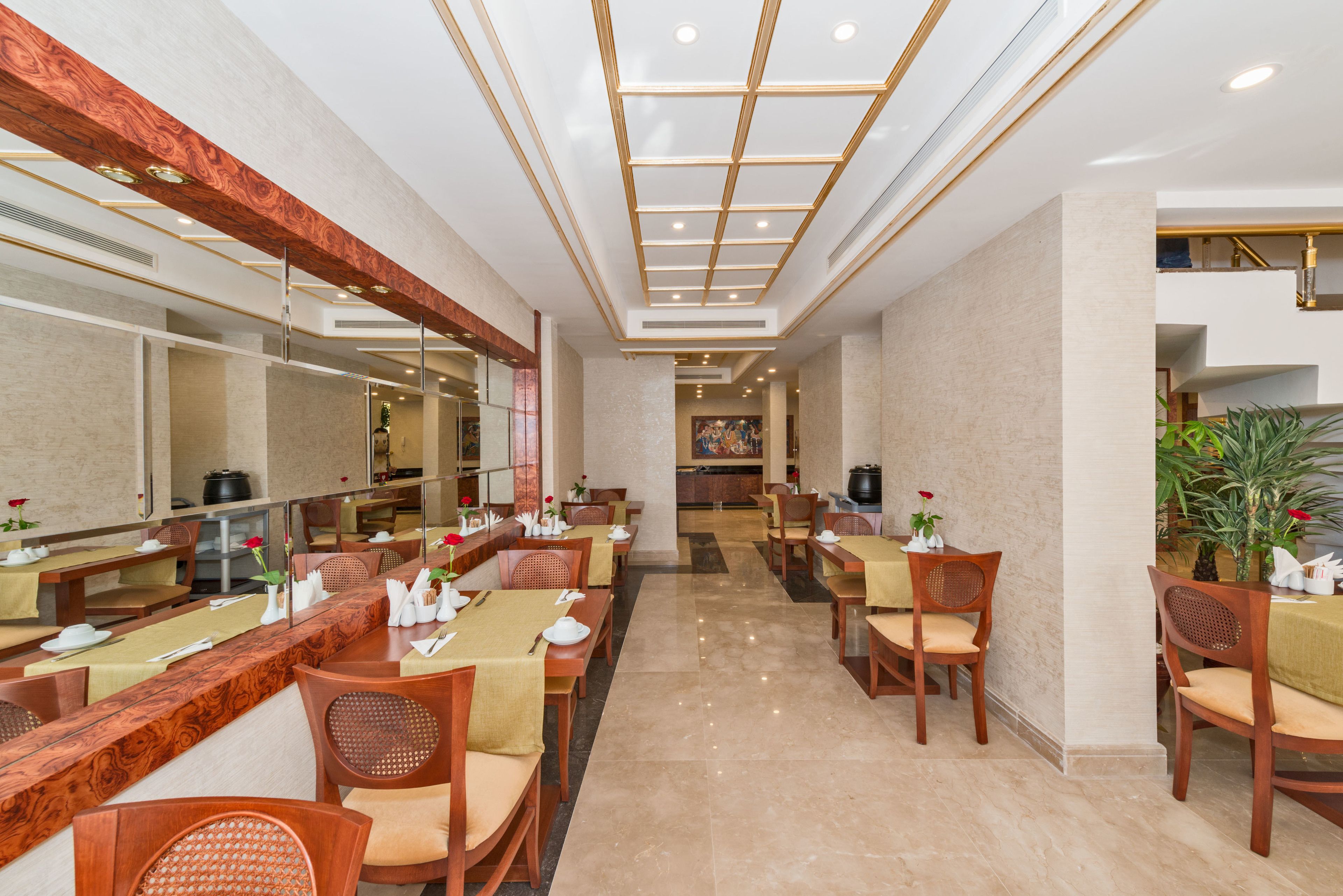 含每日吃到飽早餐