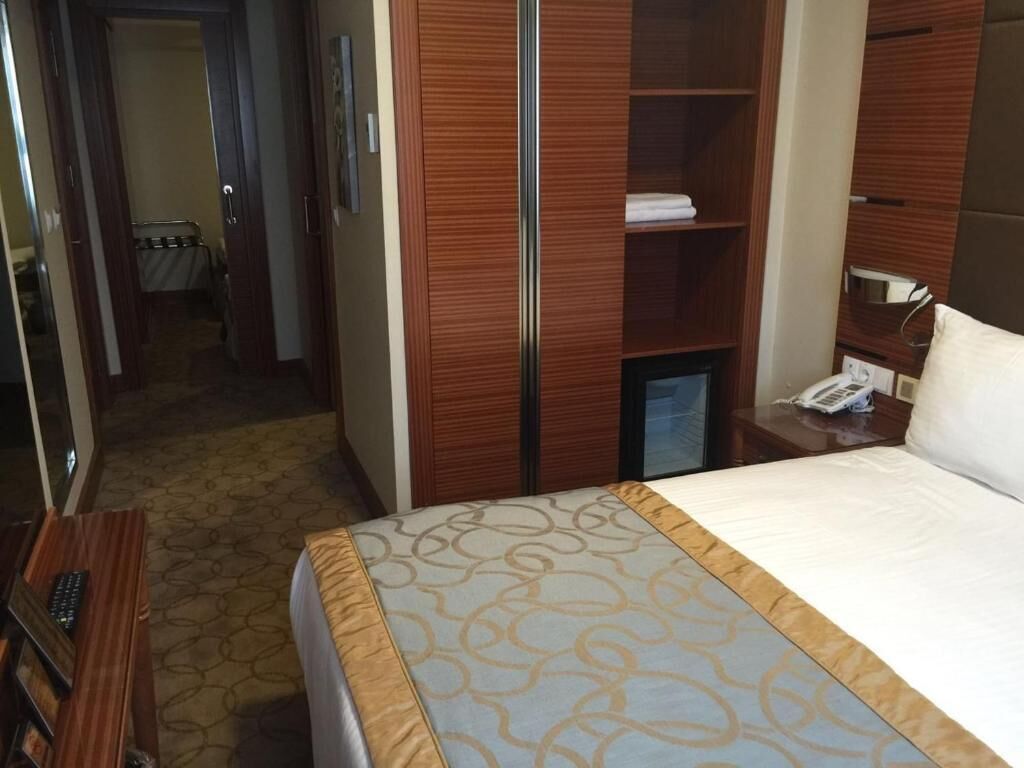 Connection Room | Premium bedding, minibar, in-room safe, desk